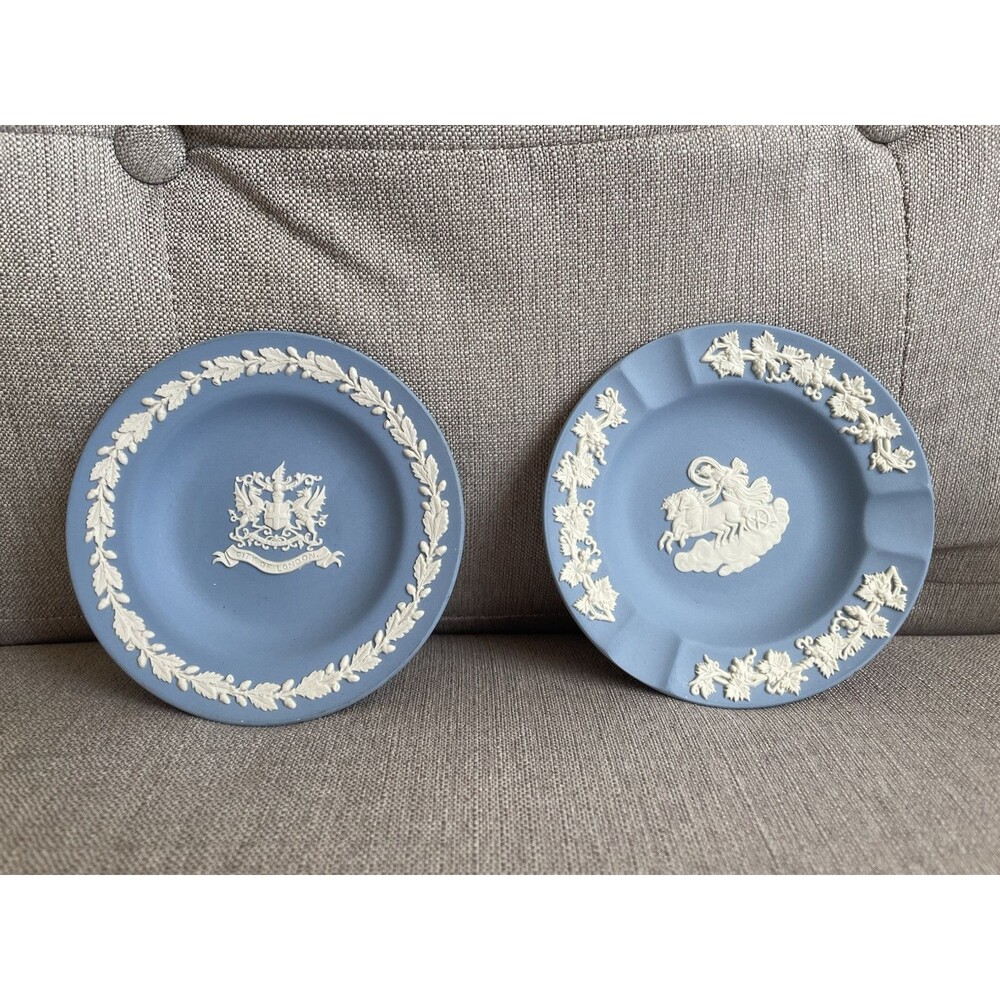 2-pc Vtg Mid 20th Century Wedgwood Blue Jasperware 3 Slot Round Ashtrays 4.5”